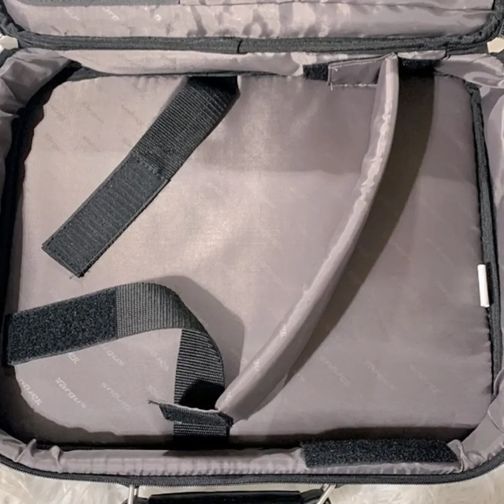 🟢3 for $20 TARGUS computer case w compartments zip closure top handle adj strap